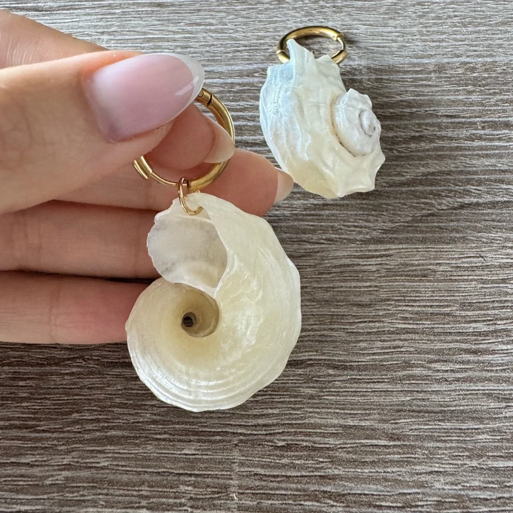 REVOLVE Pearl Shell Drop Earrings with Gold Hoops - Picture 4 of 5